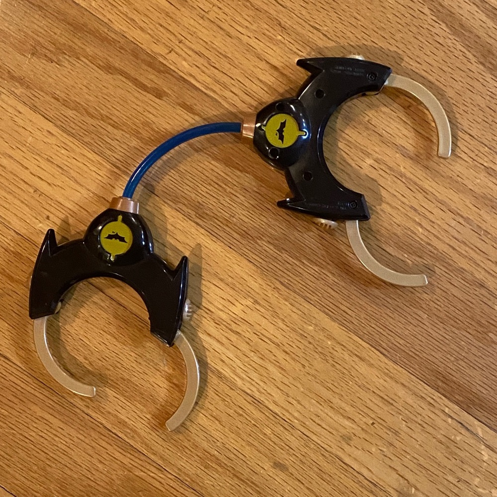 Batman Costume Utility Belt & Bat Cuffs DC Comics Kids Cosplay Dress Up - Picture 8 of 11